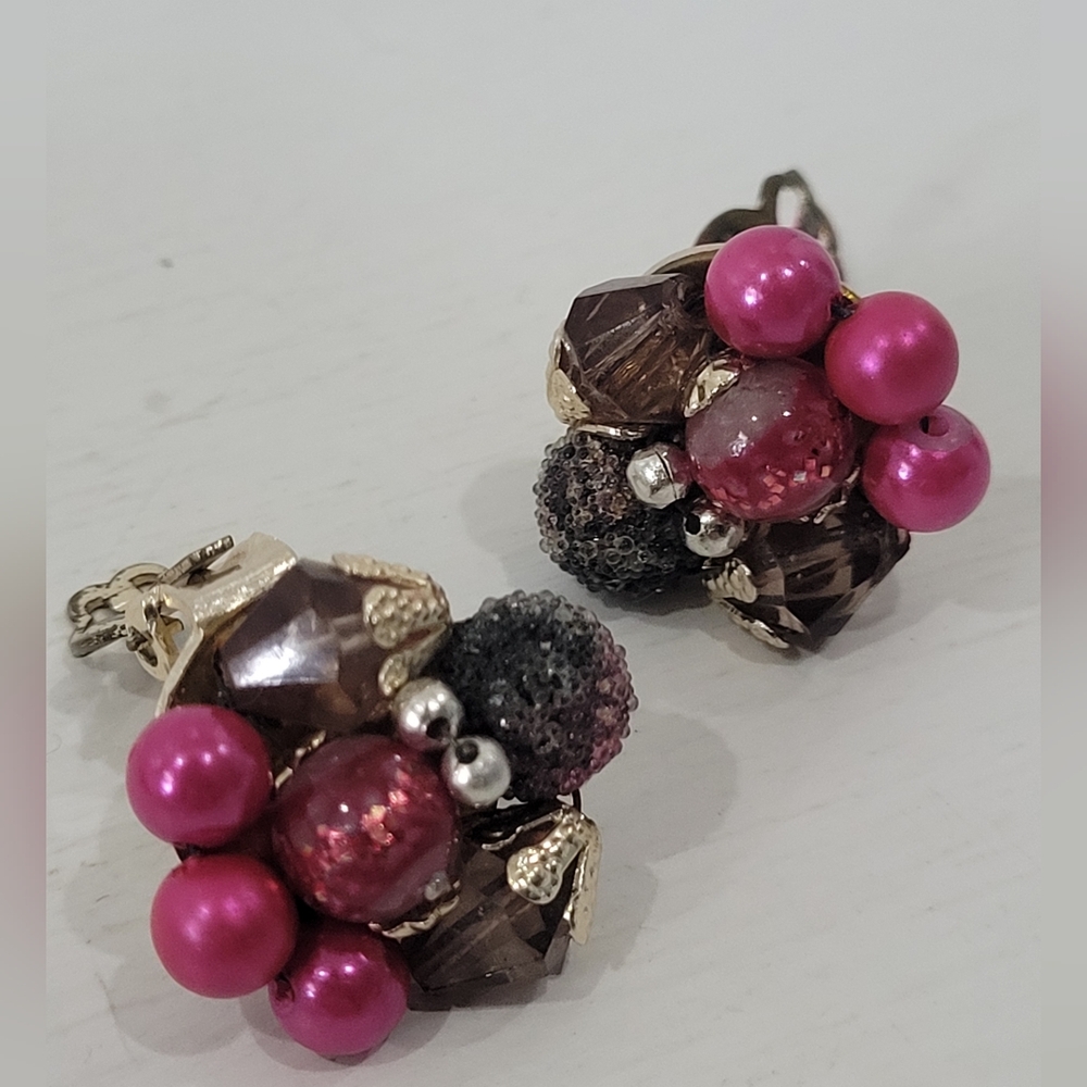 Vintage 50's 60's Clip On Earnings. - Picture 10 of 12